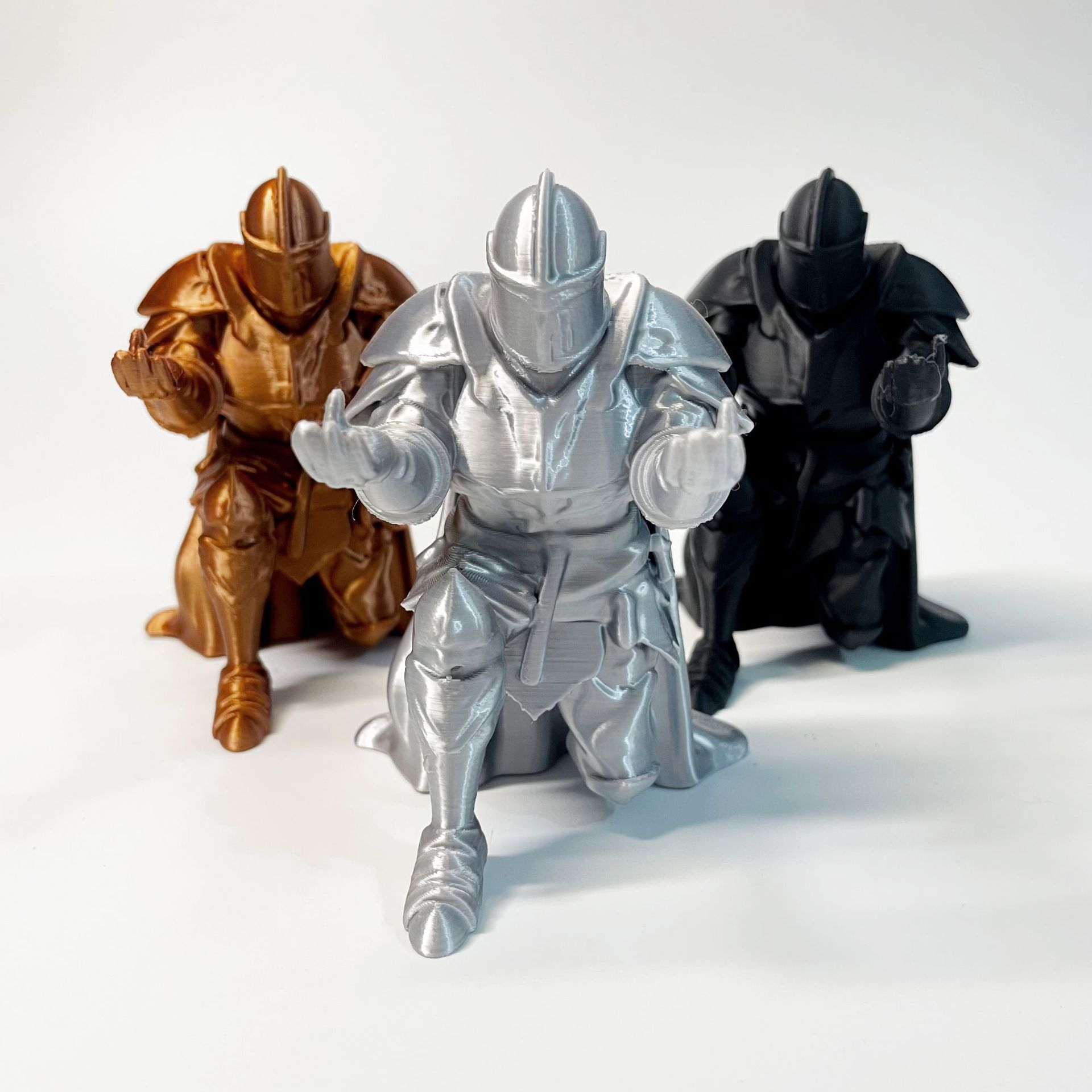 حامل أقلام على شكل فارس ثلاثي  - مراجعة 3D Printing Knight Armor وسعره