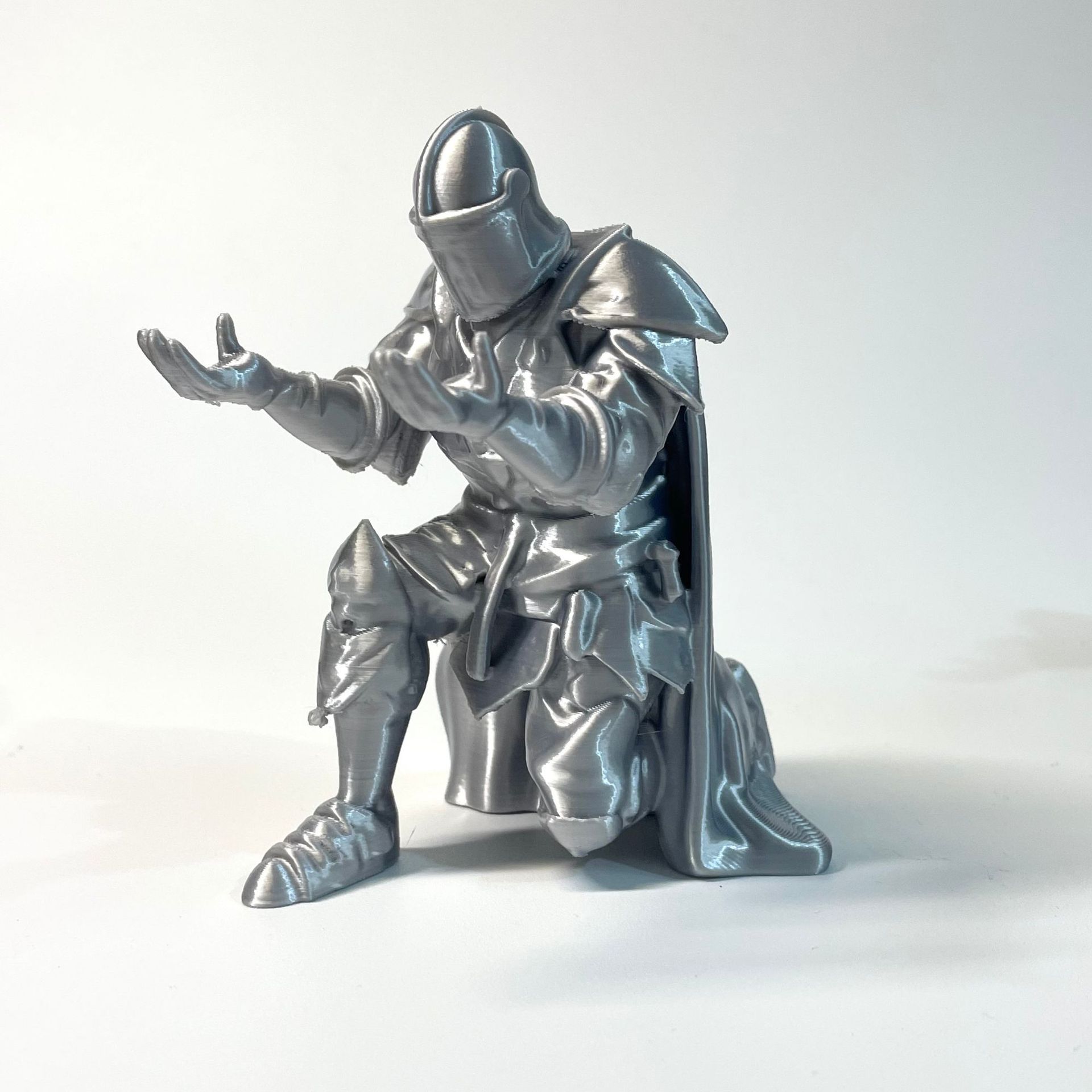حامل أقلام على شكل فارس ثلاثي  - مراجعة 3D Printing Knight Armor وسعره